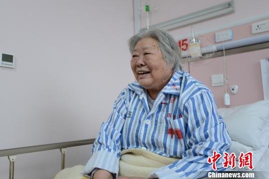 “人民幣女郎”病危就醫(yī)為新中國(guó)首位女拖拉機(jī)手