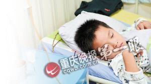 7歲男童肝癌晚期 稱盼醫(yī)生捉出肚中“蟲子”