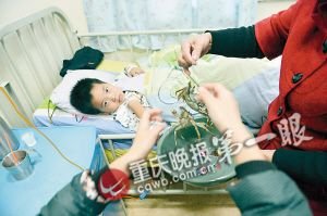 7歲男童肝癌晚期 稱盼醫(yī)生捉出肚中“蟲子”
