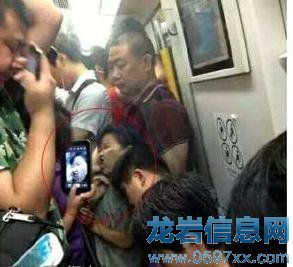 擠的不是地鐵,是寂寞。關(guān)于擠地鐵的日常。