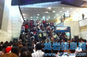 擠的不是地鐵,是寂寞。關(guān)于擠地鐵的日常。