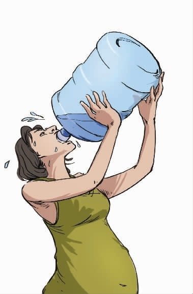 報道稱日飲3升水年輕10歲 孕婦猛喝4天后尿血