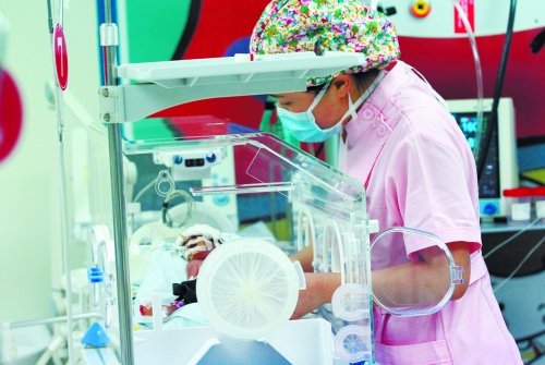 外地產(chǎn)婦鄭州街頭臨盆 產(chǎn)子后離開醫(yī)院拒要小孩