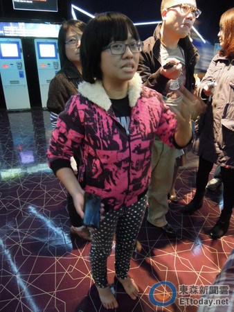臺灣行政機構(gòu)負(fù)責(zé)人遭丟鞋維安人員警戒(圖)