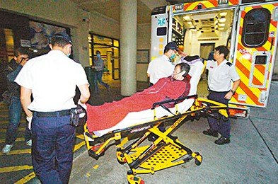 港老婦乘電梯跌倒引發(fā)“骨牌效應(yīng)”7人受傷驚叫不斷